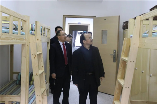 兄弟學(xué)校參觀學(xué)習(xí)，交流分享攜手奮進
